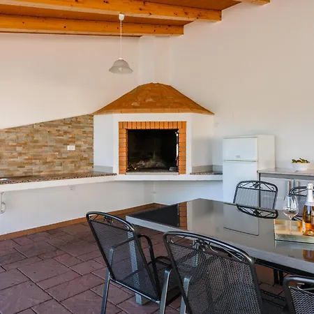 Pet Friendly In * Pazin
