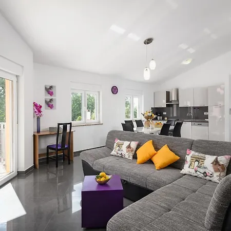 6 Bedroom Gorgeous In * パジン